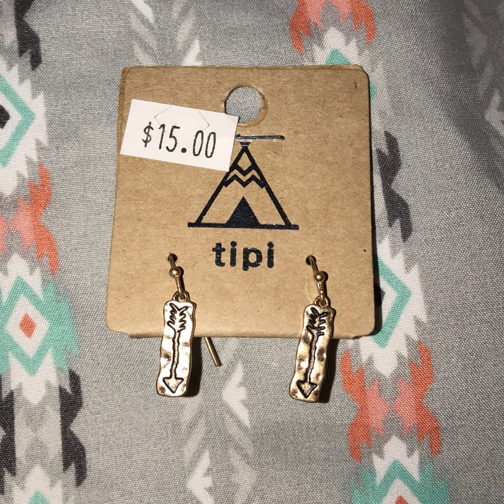 Never worn before earrings/necklace